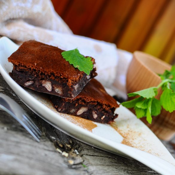 brownies, Fazuľov&eacute; brownies pln&eacute; bielkov&iacute;n a vl&aacute;kniny