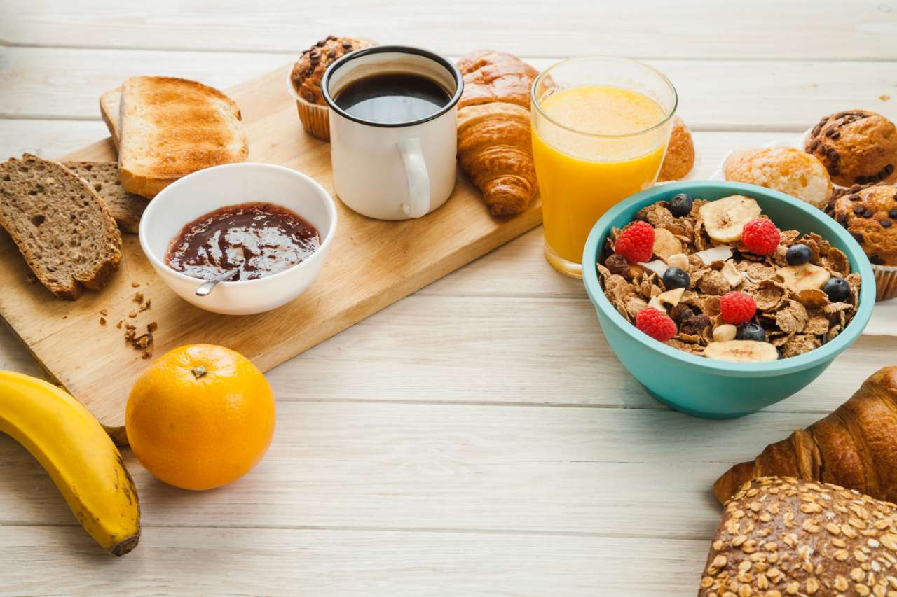 zdrav&eacute; raňajky, Zdrav&eacute; raňajky 6x inak: sladk&eacute;, slan&eacute;, chutn&eacute; a fit recepty