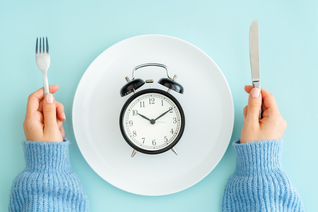 prerušované hladovanie, Prerušované hladovanie alebo intermitent fasting: ako môže pomôcť pri chudnutí?