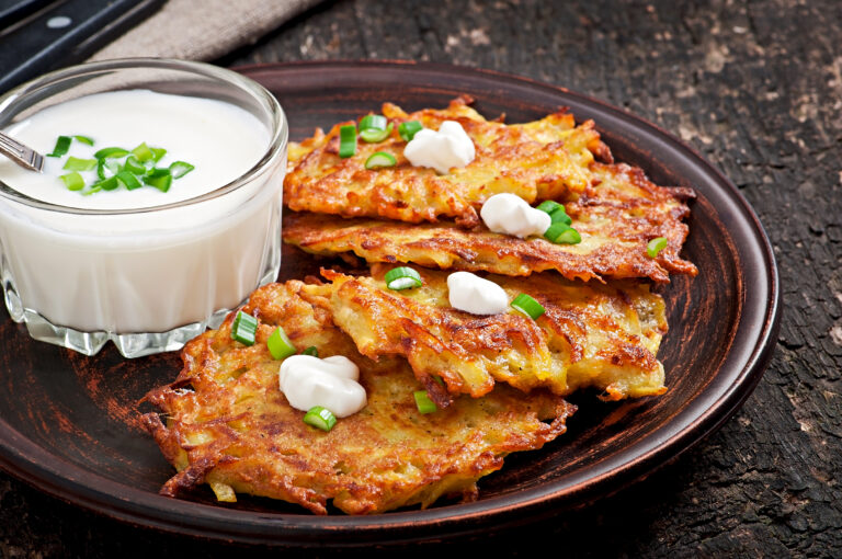 https://www.freepik.com/free-photo/fried-potato-pancakes_7120248.htm#fromView=search&page=2&position=4&uuid=aae9abbd-0477-43f3-8ee9-31c1564c8c86