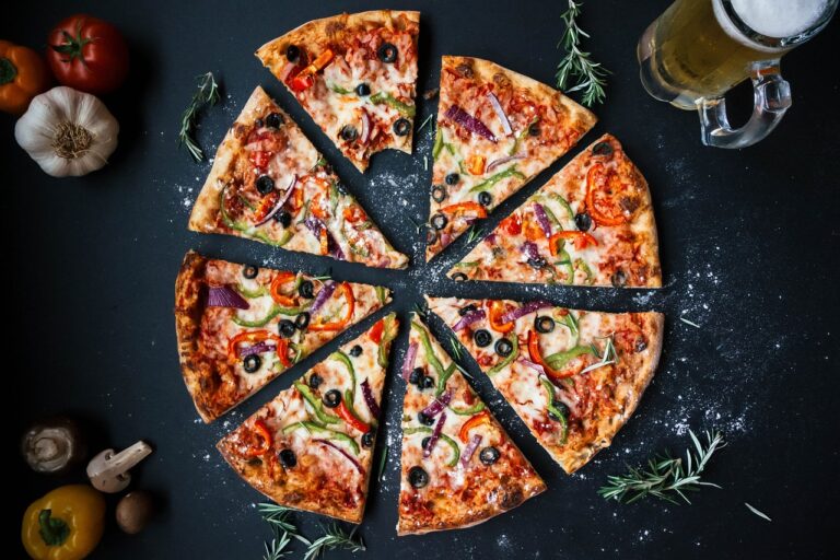 https://pixabay.com/sk/photos/pizza-taliansky-dom%C3%A1ce-syr-k%C3%B4ra-3007395/