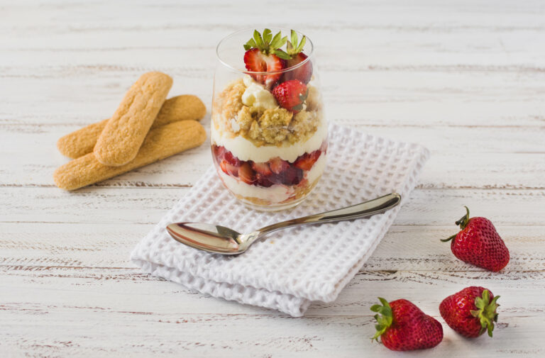 https://www.freepik.com/free-photo/strawberries-layer-dessert_3355115.htm#fromView=search&page=1&position=2&uuid=940c44ae-a2b4-4f2d-ba4f-61d6f57d958d