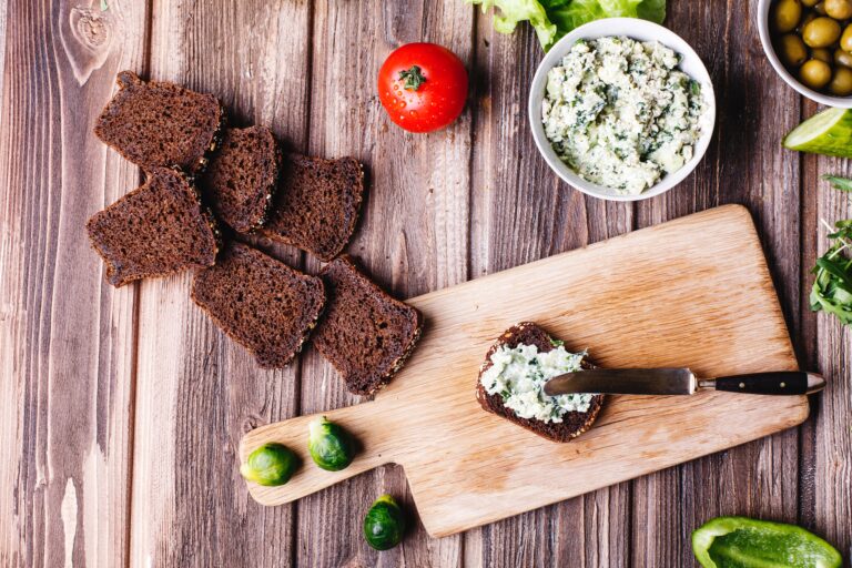 https://www.freepik.com/free-photo/fresh-healthy-food-breakfast-snack-lunch-ideas-bread-with-cheese_3713389.htm#fromView=search&page=1&position=40&uuid=77d7b4a7-1dd5-4023-a932-6e76c99d903a&query=treska+n%C3%A1tierka