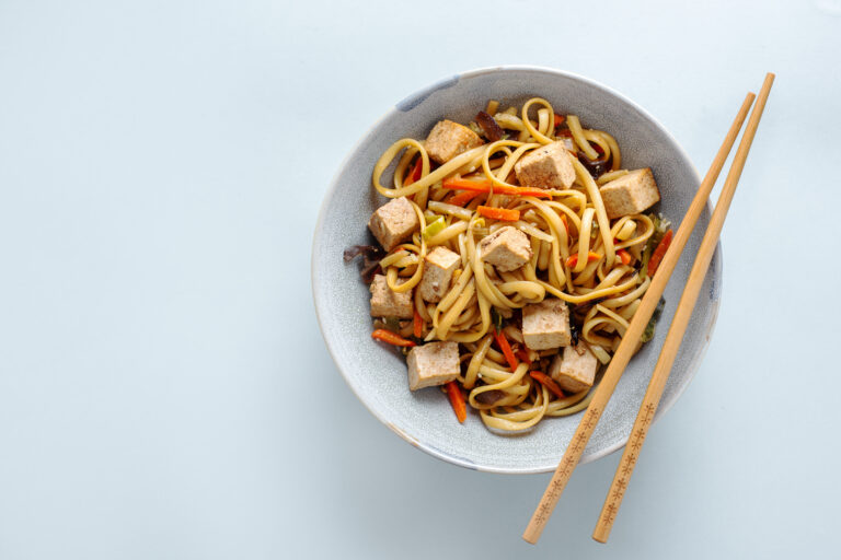 https://www.freepik.com/free-photo/tasty-asian-noodles-with-cheese-tofu-vegetables-plates-horizontal_9374734.htm#fromView=search&page=1&position=33&uuid=03d1e7d9-841d-48fa-9274-f4c4f0eb0709&query=stir+fry+s+tempehom