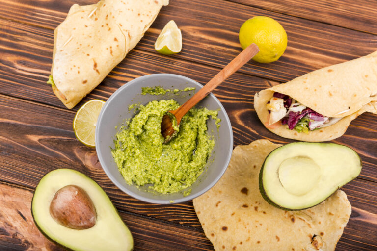 https://www.freepik.com/free-photo/flat-lay-mexican-food-composition_4253598.htm#fromView=search&page=1&position=14&uuid=61d02b98-b174-42b0-b9dd-63b3c1d64e25&query=tortilla+avok%C3%A1do+hokkaido