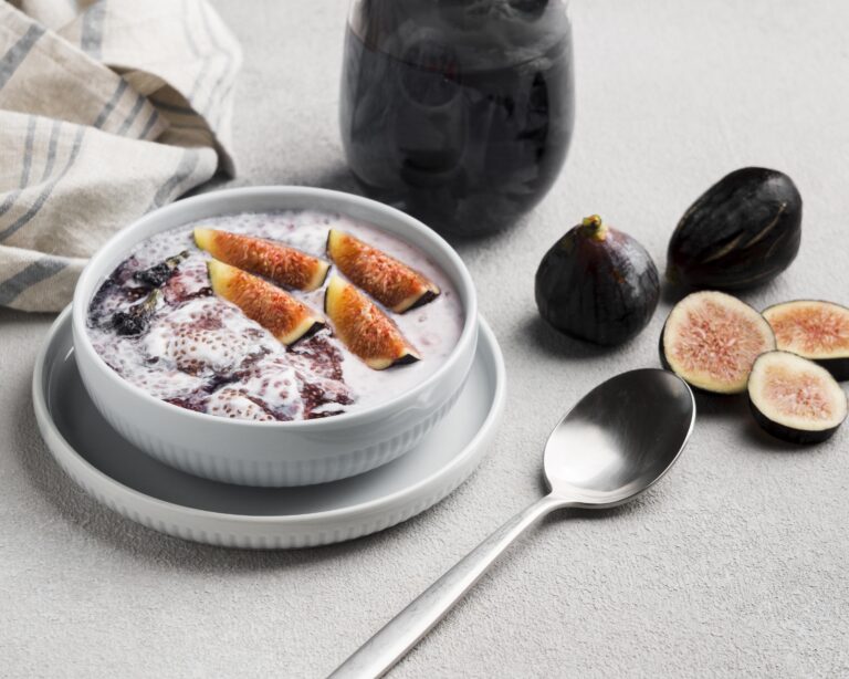 https://www.freepik.com/free-photo/high-angle-delicious-healthy-breakfast_10358235.htm#fromView=search&page=1&position=2&uuid=2de2937f-9559-46c1-baae-dd8c5218b141&query=dezert+s+figami