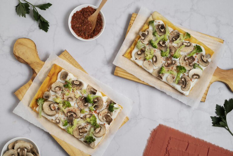 https://www.freepik.com/free-photo/tasty-square-pizzas-wooden-board_23182249.htm#fromView=search&page=1&position=29&uuid=7e250a05-c1b1-4aa0-a17e-8e3445a27728&query=toasty+s+%C5%A1ampi%C5%88%C3%B3nmi